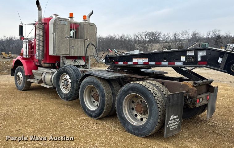 image for item FC1531 2003 Kenworth T800 semi truck