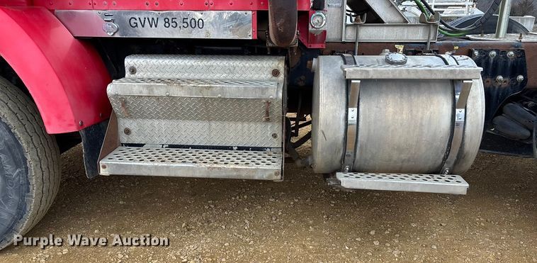 image for item FC1531 2003 Kenworth T800 semi truck