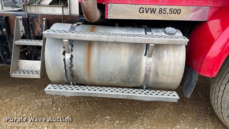 image for item FC1531 2003 Kenworth T800 semi truck