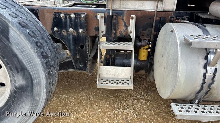 image for item FC1531 2003 Kenworth T800 semi truck