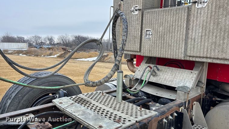 image for item FC1531 2003 Kenworth T800 semi truck