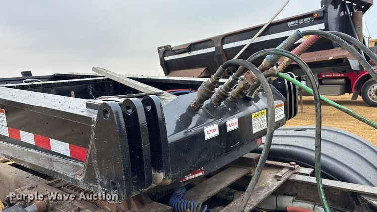 image for item FC1531 2003 Kenworth T800 semi truck