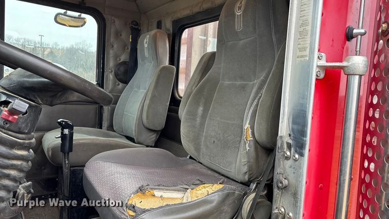 image for item FC1531 2003 Kenworth T800 semi truck