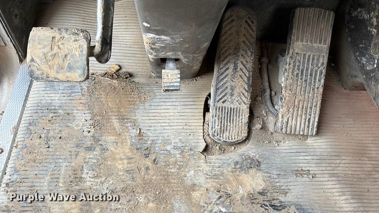 image for item FC1531 2003 Kenworth T800 semi truck