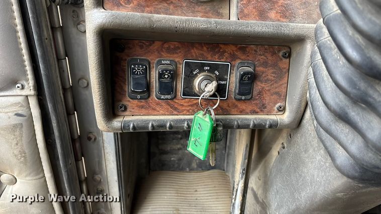 image for item FC1531 2003 Kenworth T800 semi truck