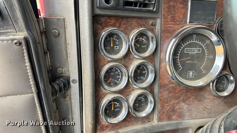 image for item FC1531 2003 Kenworth T800 semi truck