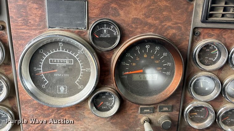 image for item FC1531 2003 Kenworth T800 semi truck