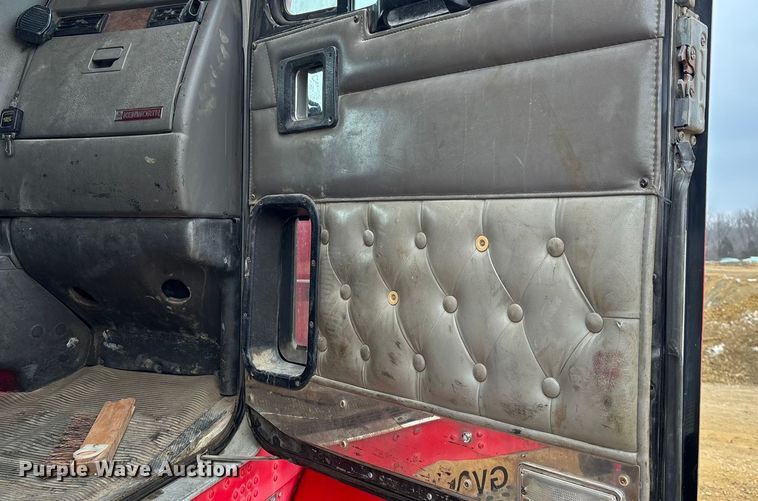 image for item FC1531 2003 Kenworth T800 semi truck