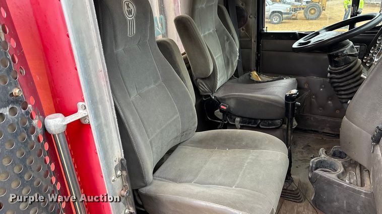 image for item FC1531 2003 Kenworth T800 semi truck