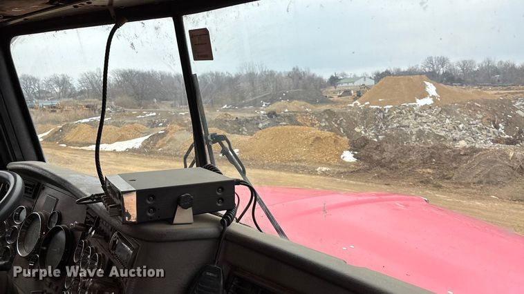 image for item FC1531 2003 Kenworth T800 semi truck