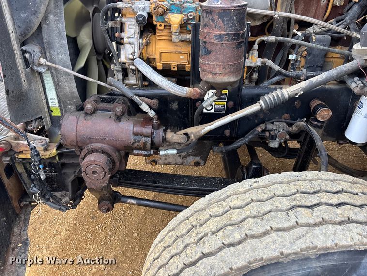 image for item FC1531 2003 Kenworth T800 semi truck