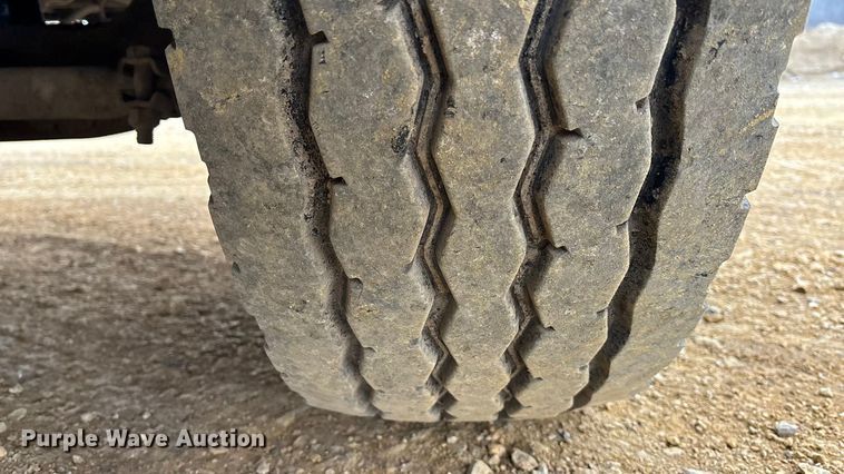 image for item FC1531 2003 Kenworth T800 semi truck