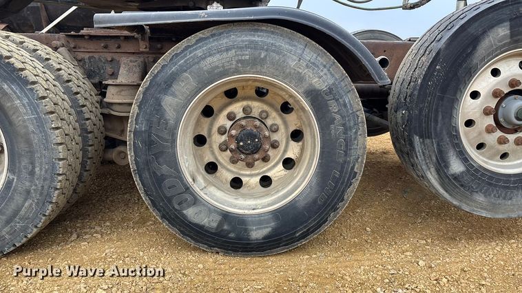 image for item FC1531 2003 Kenworth T800 semi truck