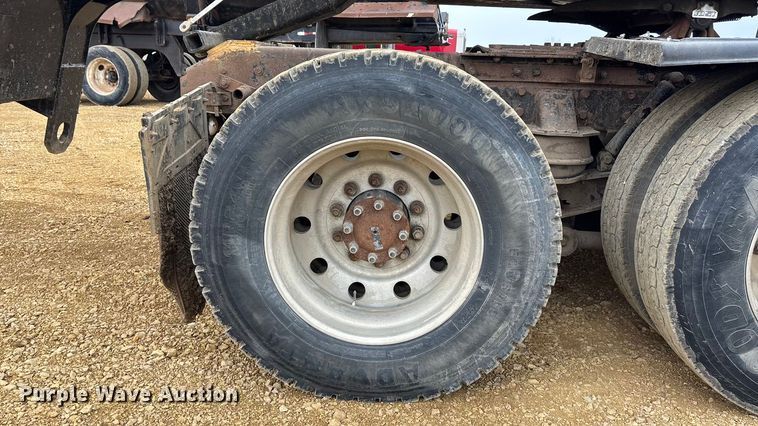 image for item FC1531 2003 Kenworth T800 semi truck