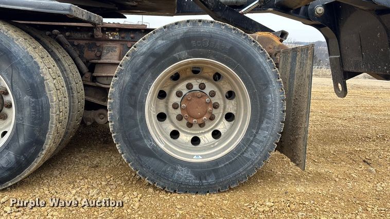 image for item FC1531 2003 Kenworth T800 semi truck