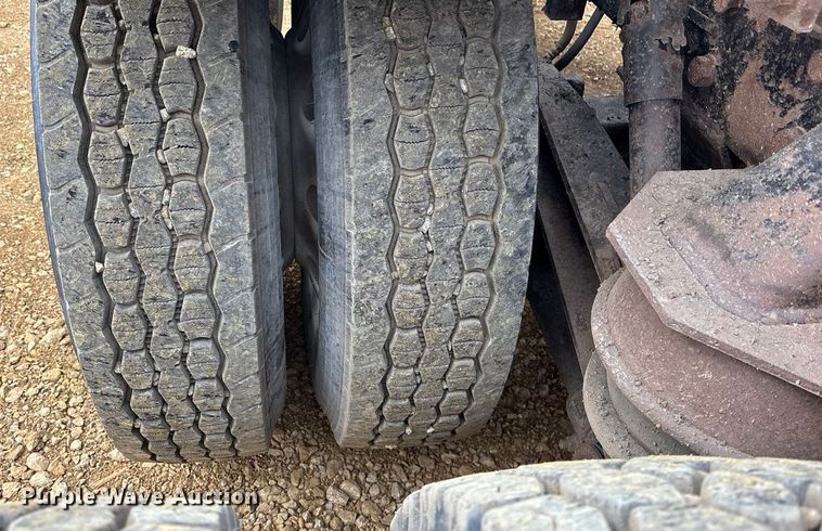 image for item FC1531 2003 Kenworth T800 semi truck