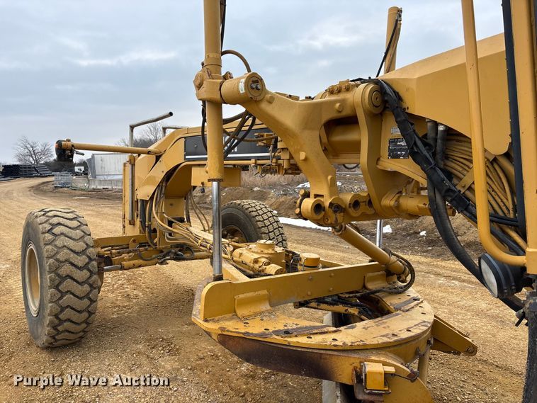 image for item FC1532 2001 Caterpillar 143H motor grader