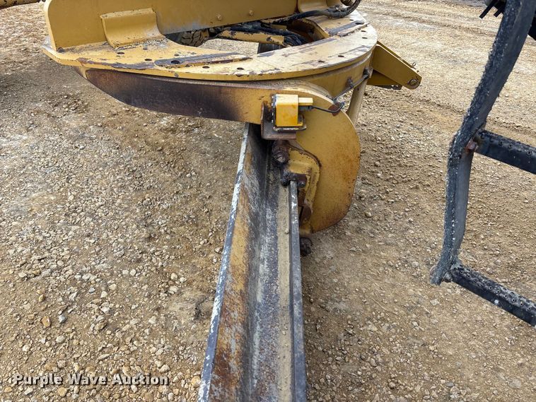 image for item FC1532 2001 Caterpillar 143H motor grader