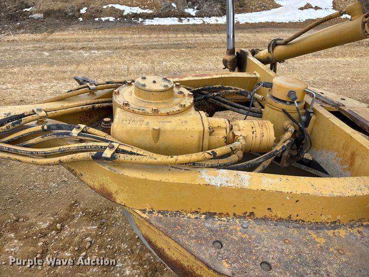 image for item FC1532 2001 Caterpillar 143H motor grader