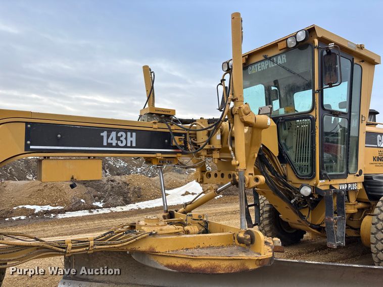 image for item FC1532 2001 Caterpillar 143H motor grader