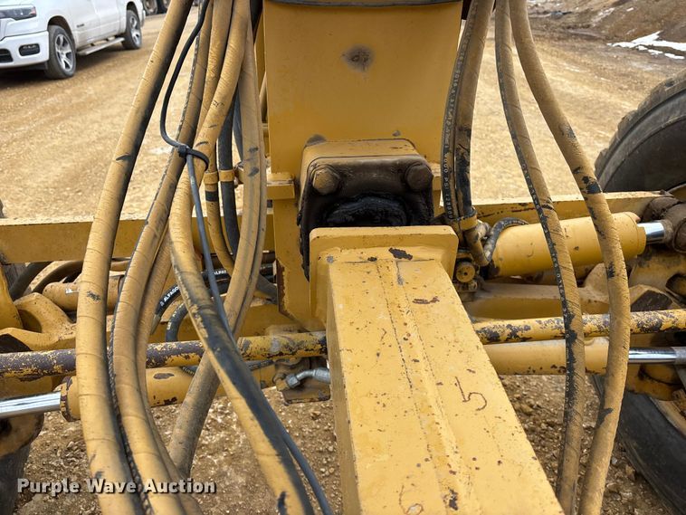 image for item FC1532 2001 Caterpillar 143H motor grader