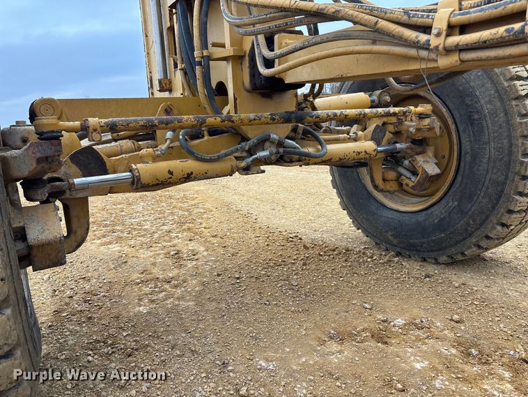 image for item FC1532 2001 Caterpillar 143H motor grader