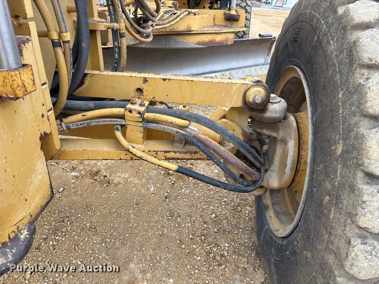 image for item FC1532 2001 Caterpillar 143H motor grader