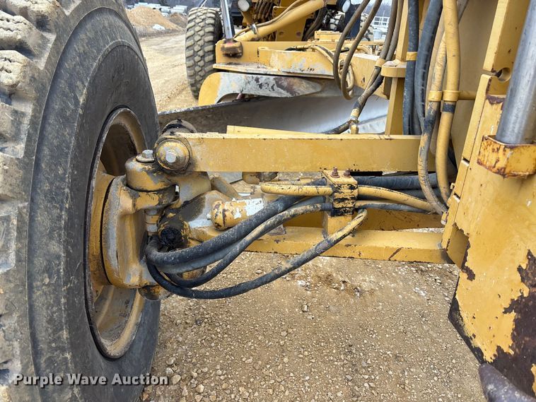 image for item FC1532 2001 Caterpillar 143H motor grader