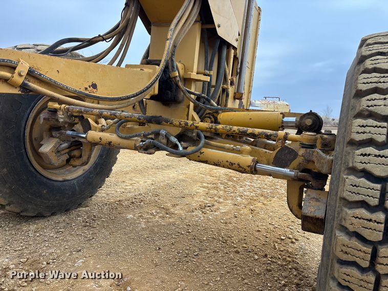 image for item FC1532 2001 Caterpillar 143H motor grader