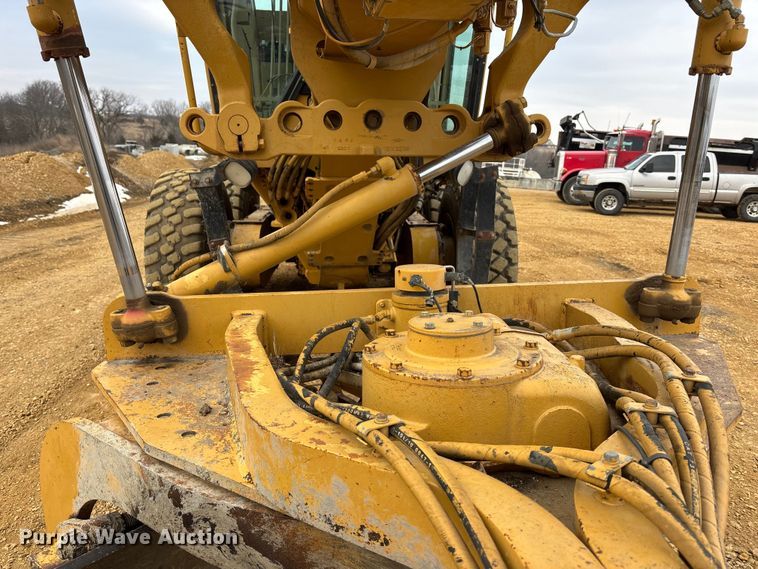 image for item FC1532 2001 Caterpillar 143H motor grader