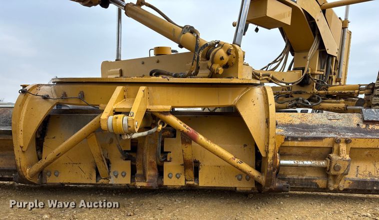 image for item FC1532 2001 Caterpillar 143H motor grader