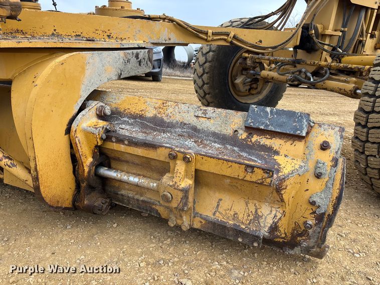 image for item FC1532 2001 Caterpillar 143H motor grader