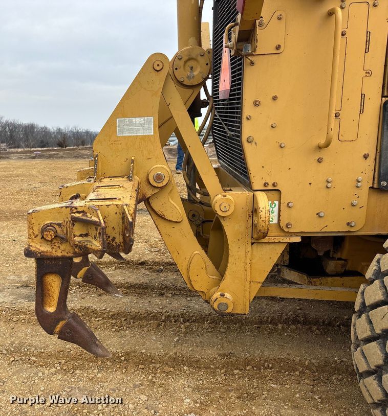 image for item FC1532 2001 Caterpillar 143H motor grader