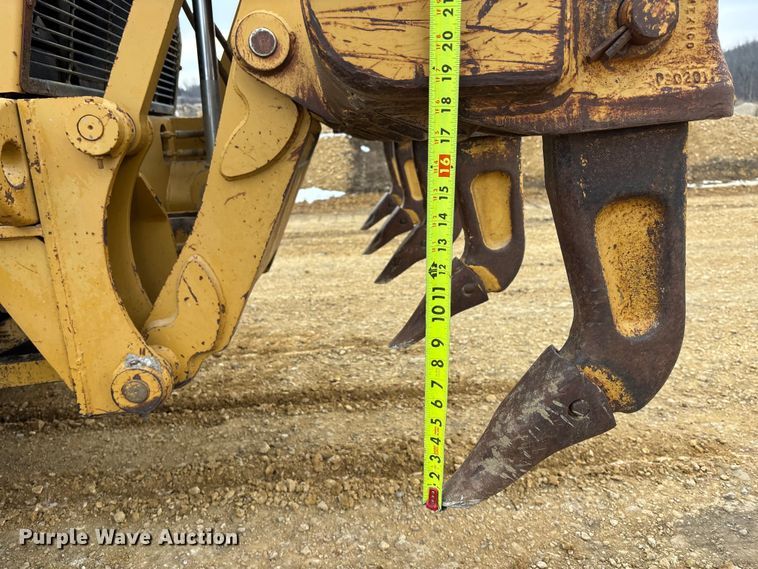 image for item FC1532 2001 Caterpillar 143H motor grader