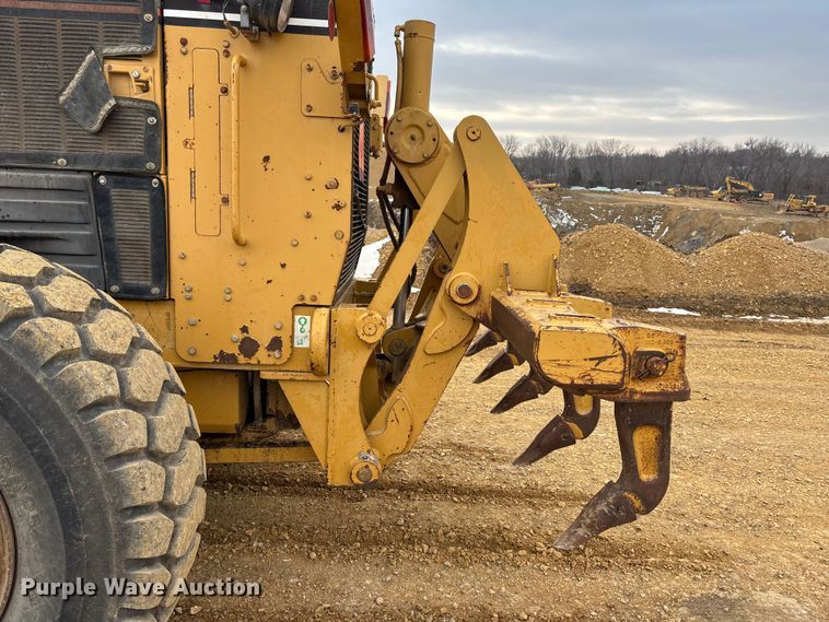 image for item FC1532 2001 Caterpillar 143H motor grader