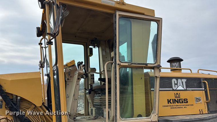 image for item FC1532 2001 Caterpillar 143H motor grader