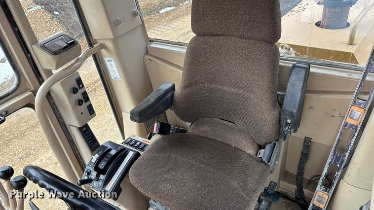 image for item FC1532 2001 Caterpillar 143H motor grader