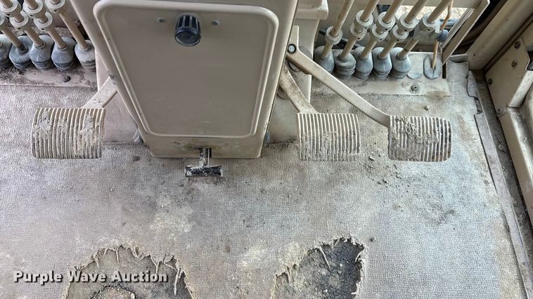 image for item FC1532 2001 Caterpillar 143H motor grader