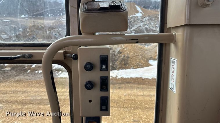 image for item FC1532 2001 Caterpillar 143H motor grader