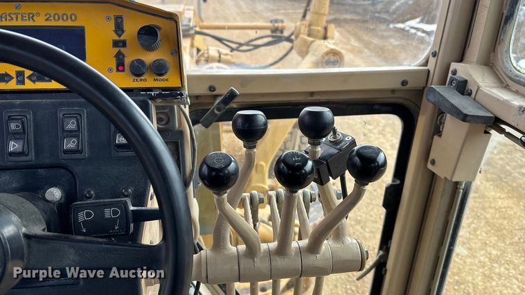 image for item FC1532 2001 Caterpillar 143H motor grader