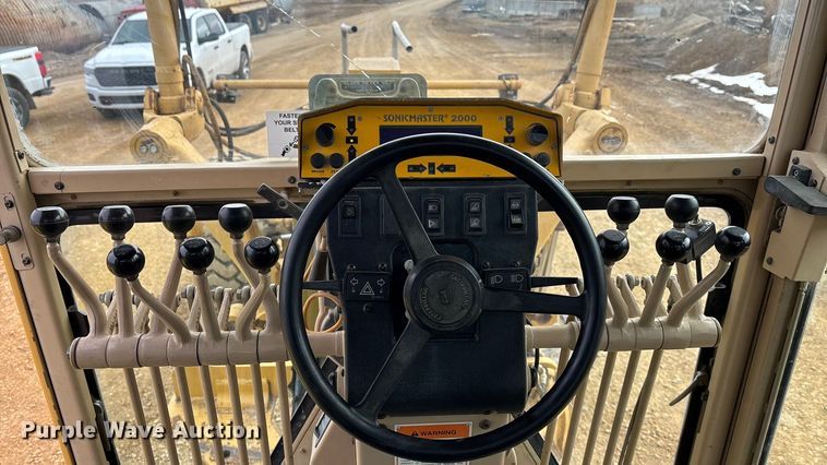 image for item FC1532 2001 Caterpillar 143H motor grader