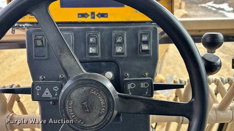 image for item FC1532 2001 Caterpillar 143H motor grader