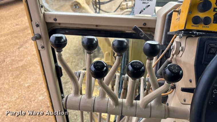 image for item FC1532 2001 Caterpillar 143H motor grader