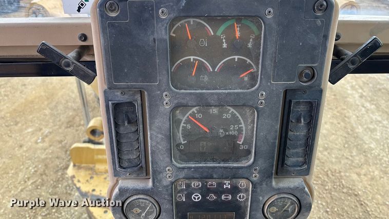 image for item FC1532 2001 Caterpillar 143H motor grader