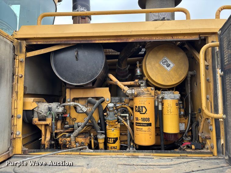 image for item FC1532 2001 Caterpillar 143H motor grader