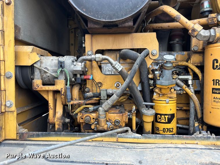 image for item FC1532 2001 Caterpillar 143H motor grader