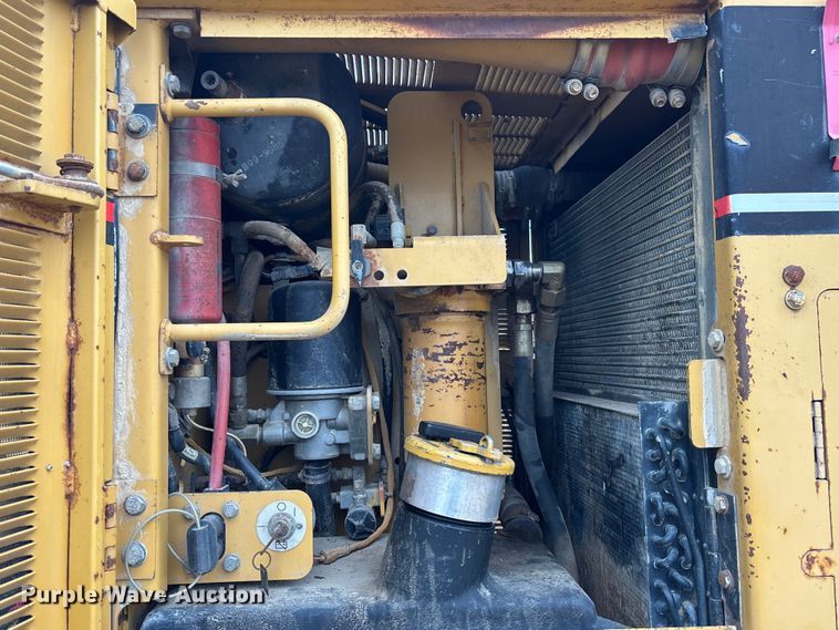 image for item FC1532 2001 Caterpillar 143H motor grader