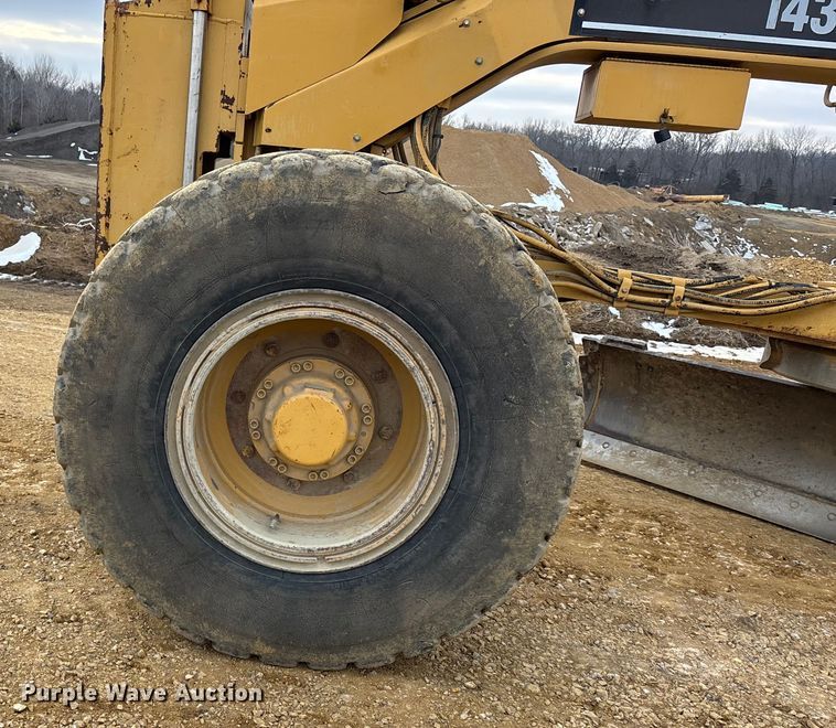 image for item FC1532 2001 Caterpillar 143H motor grader