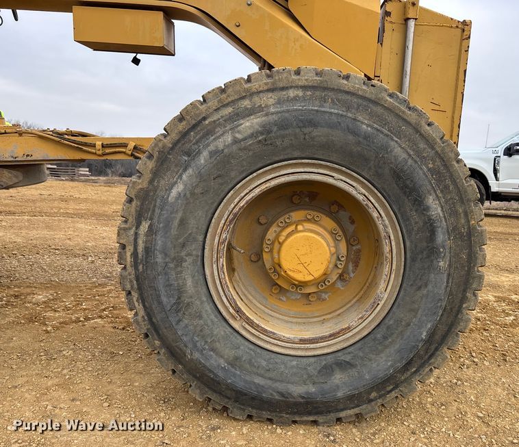 image for item FC1532 2001 Caterpillar 143H motor grader