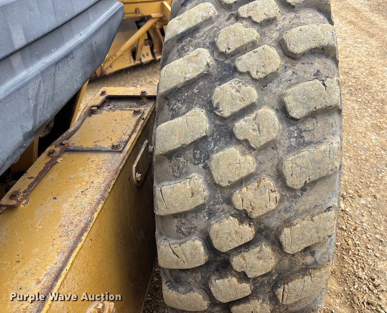 image for item FC1532 2001 Caterpillar 143H motor grader